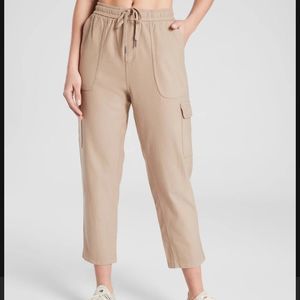 Athleta Farallon Cargo Crop Size 16 Jogger Pants Tan
